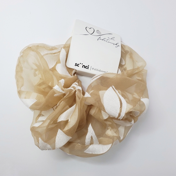 5/$30 💥 Extra Large Floral Organza Jumbo Scrunchie - New With Tags - Picture 1 of 5